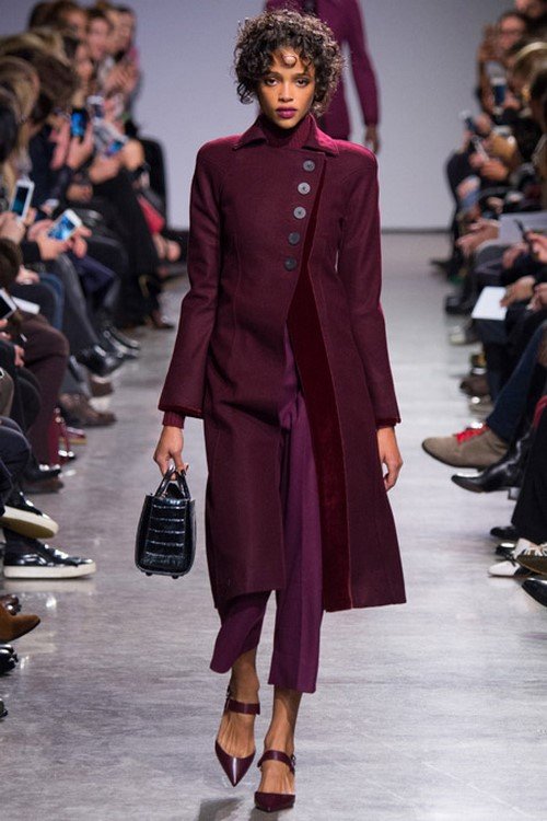 capa de la manera otoño-invierno de las mujeres 2017-2018: fotos, las ideas, capa fasonyModnye para el otoño-invierno de las mujeres 2017-2018: fotos, ideas, estilos (capa femenina) abrigo de la moda otoño-invierno de las mujeres de las mujeres capa 2017-2018: fotos, las ideas, capa fasonyModnye para el otoño-invierno 2017-2018 de la mujer: fotos, ideas, estilos