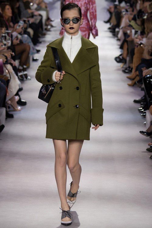 capa de la manera otoño-invierno de las mujeres 2017-2018: fotos, las ideas, capa fasonyModnye para el otoño-invierno de las mujeres 2017-2018: fotos, ideas, estilos (capa femenina) abrigo de la moda otoño-invierno de las mujeres de las mujeres capa 2017-2018: fotos, las ideas, capa fasonyModnye para el otoño-invierno 2017-2018 de la mujer: fotos, ideas, estilos