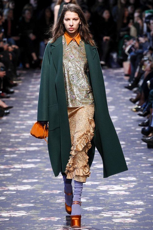 capa de la manera otoño-invierno de las mujeres 2017-2018: fotos, las ideas, capa fasonyModnye para el otoño-invierno de las mujeres 2017-2018: fotos, ideas, estilos (capa femenina) abrigo de la moda otoño-invierno de las mujeres de las mujeres capa 2017-2018: fotos, las ideas, capa fasonyModnye para el otoño-invierno 2017-2018 de la mujer: fotos, ideas, estilos