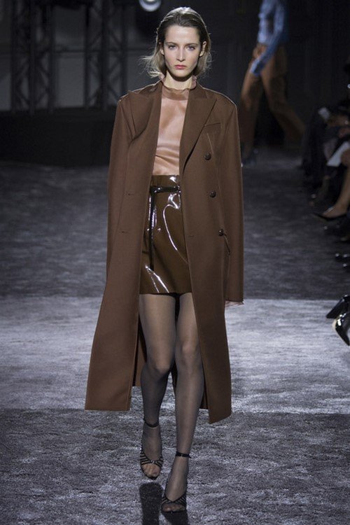 capa de la manera otoño-invierno de las mujeres 2017-2018: fotos, las ideas, capa fasonyModnye para el otoño-invierno de las mujeres 2017-2018: fotos, ideas, estilos (capa femenina) abrigo de la moda otoño-invierno de las mujeres de las mujeres capa 2017-2018: fotos, las ideas, capa fasonyModnye para el otoño-invierno 2017-2018 de la mujer: fotos, ideas, estilos