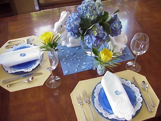 Servir la mesa de vacaciones: lo agradable a poner la mesa en el hogar - tabla de vacaciones fotoServirovka: lo agradable a poner la mesa en el hogar - una foto (fondo https, https ledysoveti) https fondo Vector de la porción vacaciones: lo agradable a poner la mesa en el hogar - tabla de vacaciones fotoServirovka: lo agradable a poner la mesa en el hogar - foto