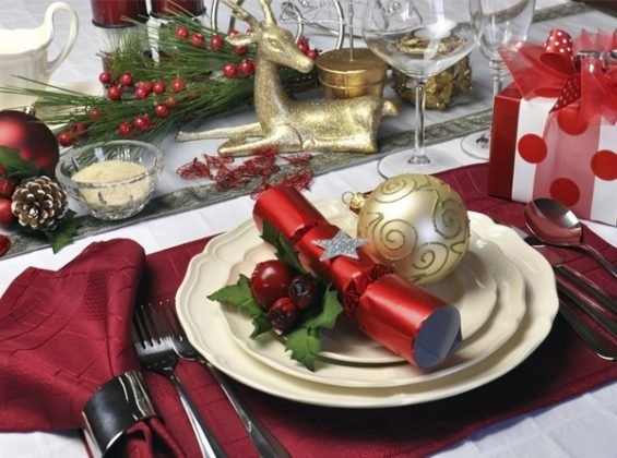Servir la mesa de vacaciones: lo agradable a poner la mesa en el hogar - tabla de vacaciones fotoServirovka: lo agradable a poner la mesa en el hogar - una foto (fondo https, https ledysoveti) https fondo Vector de la porción vacaciones: lo agradable a poner la mesa en el hogar - tabla de vacaciones fotoServirovka: lo agradable a poner la mesa en el hogar - foto