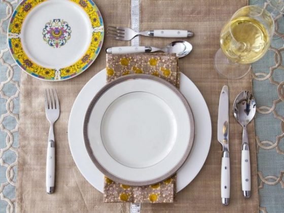 Servir la mesa de vacaciones: lo agradable a poner la mesa en el hogar - tabla de vacaciones fotoServirovka: lo agradable a poner la mesa en el hogar - una foto (fondo https, https ledysoveti) https fondo Vector de la porción vacaciones: lo agradable a poner la mesa en el hogar - tabla de vacaciones fotoServirovka: lo agradable a poner la mesa en el hogar - foto