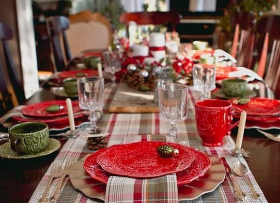 Servir la mesa de vacaciones: lo agradable a poner la mesa en el hogar - tabla de vacaciones fotoServirovka: lo agradable a poner la mesa en el hogar - una foto (fondo https, https ledysoveti) https fondo Vector de la porción vacaciones: lo agradable a poner la mesa en el hogar - tabla de vacaciones fotoServirovka: lo agradable a poner la mesa en el hogar - foto
