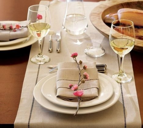 Servir la mesa de vacaciones: lo agradable a poner la mesa en el hogar - tabla de vacaciones fotoServirovka: lo agradable a poner la mesa en el hogar - una foto (fondo https, https ledysoveti) https fondo Vector de la porción vacaciones: lo agradable a poner la mesa en el hogar - tabla de vacaciones fotoServirovka: lo agradable a poner la mesa en el hogar - foto