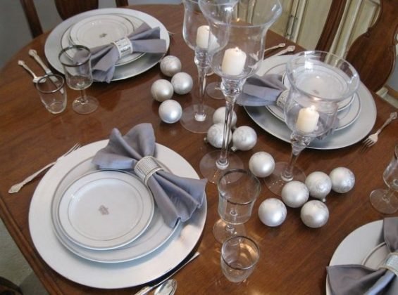 Servir la mesa de vacaciones: lo agradable a poner la mesa en el hogar - tabla de vacaciones fotoServirovka: lo agradable a poner la mesa en el hogar - una foto (fondo https, https ledysoveti) https fondo Vector de la porción vacaciones: lo agradable a poner la mesa en el hogar - tabla de vacaciones fotoServirovka: lo agradable a poner la mesa en el hogar - foto