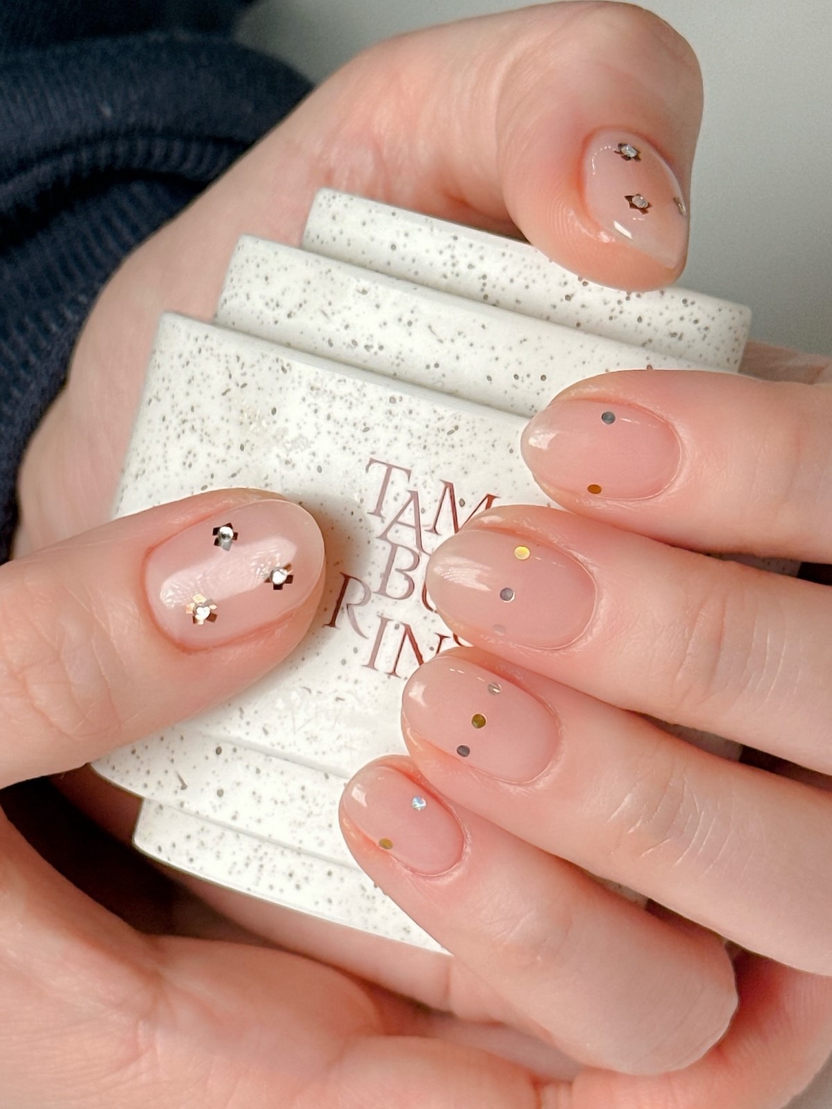 Маникюр на короткие ногти 2026 с эффектом дорогого салона