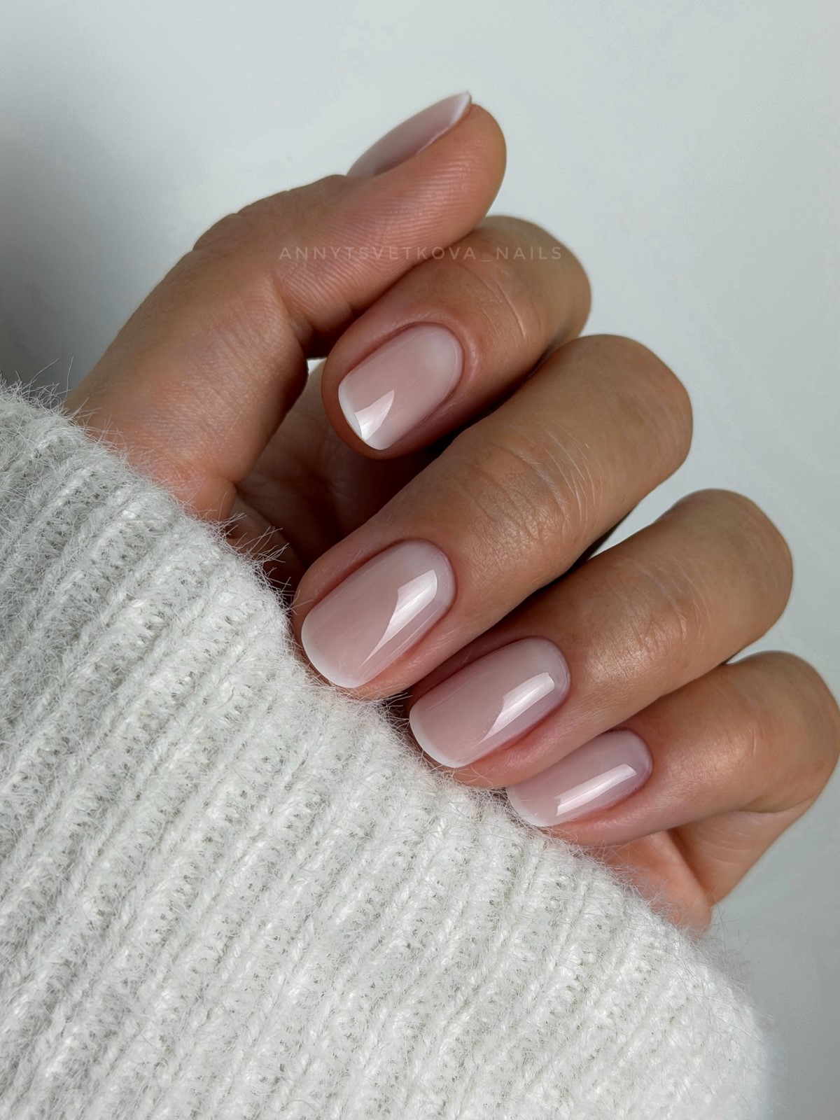 Маникюр на короткие ногти 2026 с эффектом дорогого салона