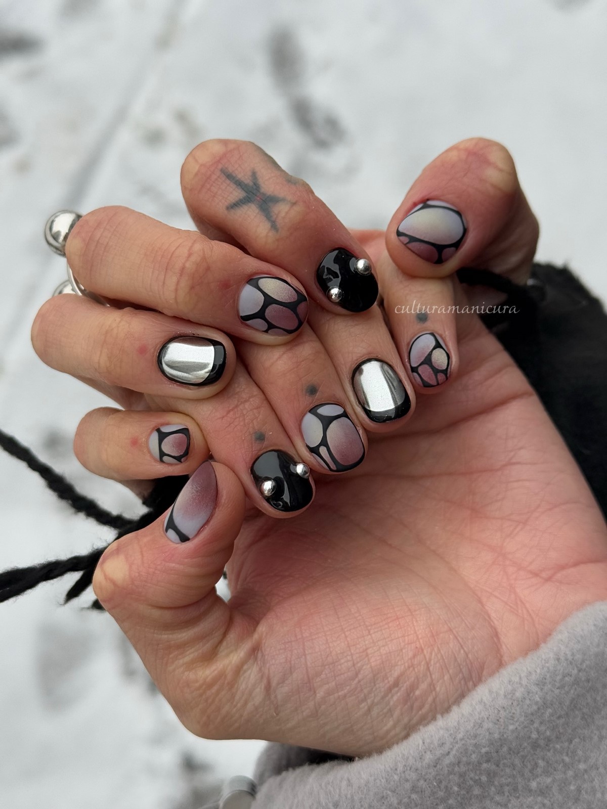 Маникюр на короткие ногти 2026 с эффектом дорогого салона