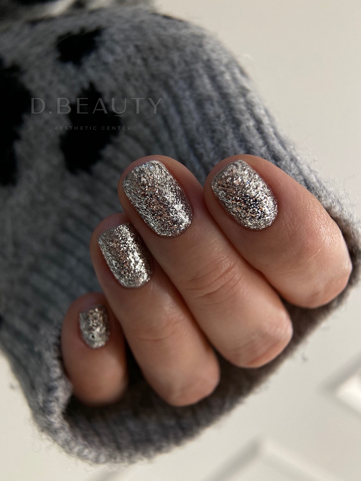 Маникюр на короткие ногти 2026 с эффектом дорогого салона