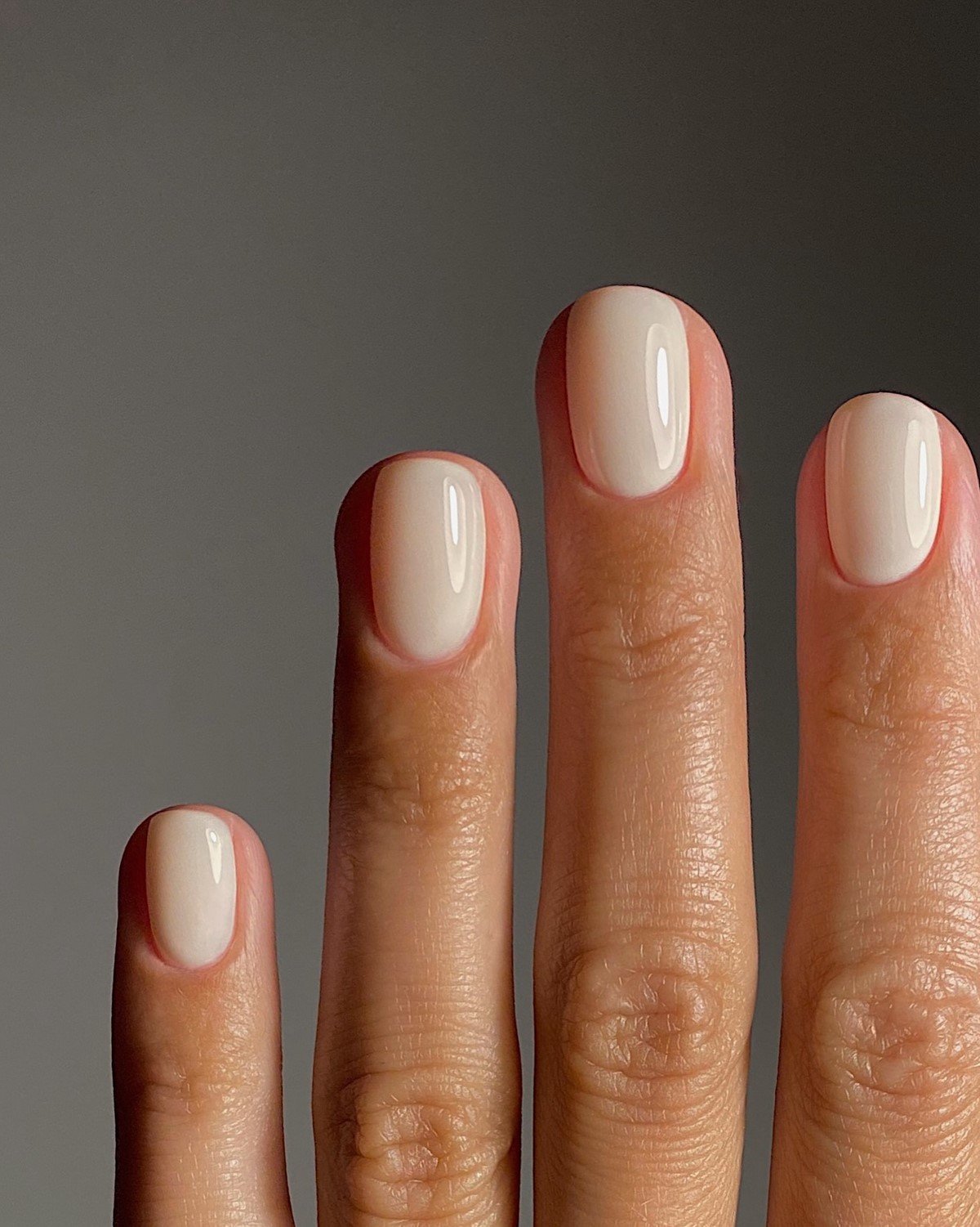 Маникюр на короткие ногти 2026 с эффектом дорогого салона