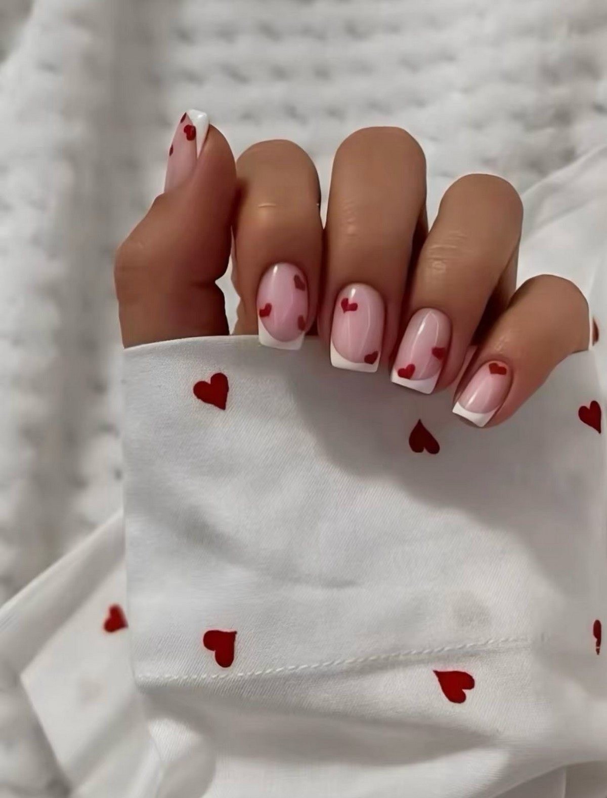 Модный маникюр на День святого Валентина 2026 с настроением любви