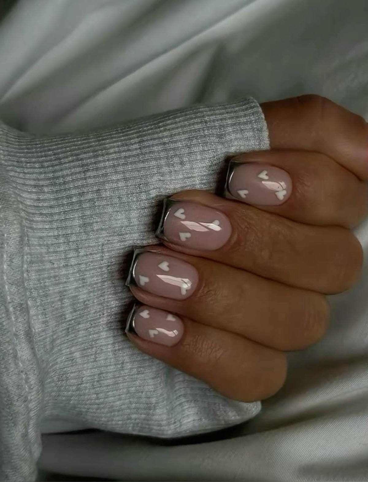 Модный маникюр на День святого Валентина 2026 с настроением любви