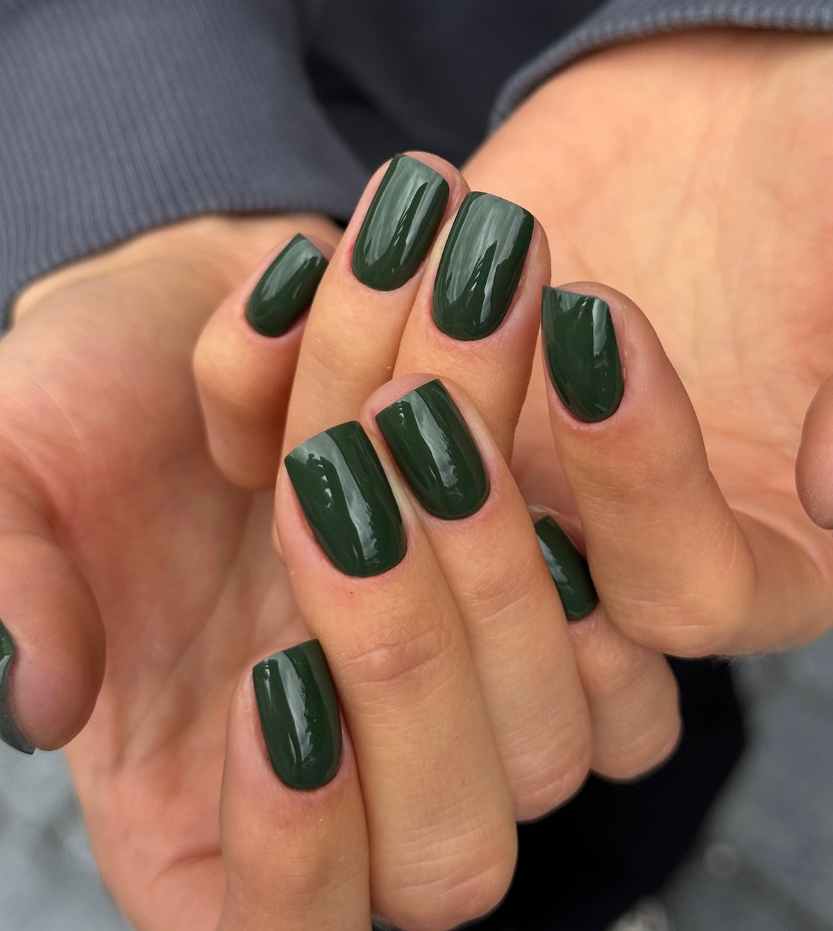 Самый модный цвет на ногтях прямо сейчас, и это зеленый