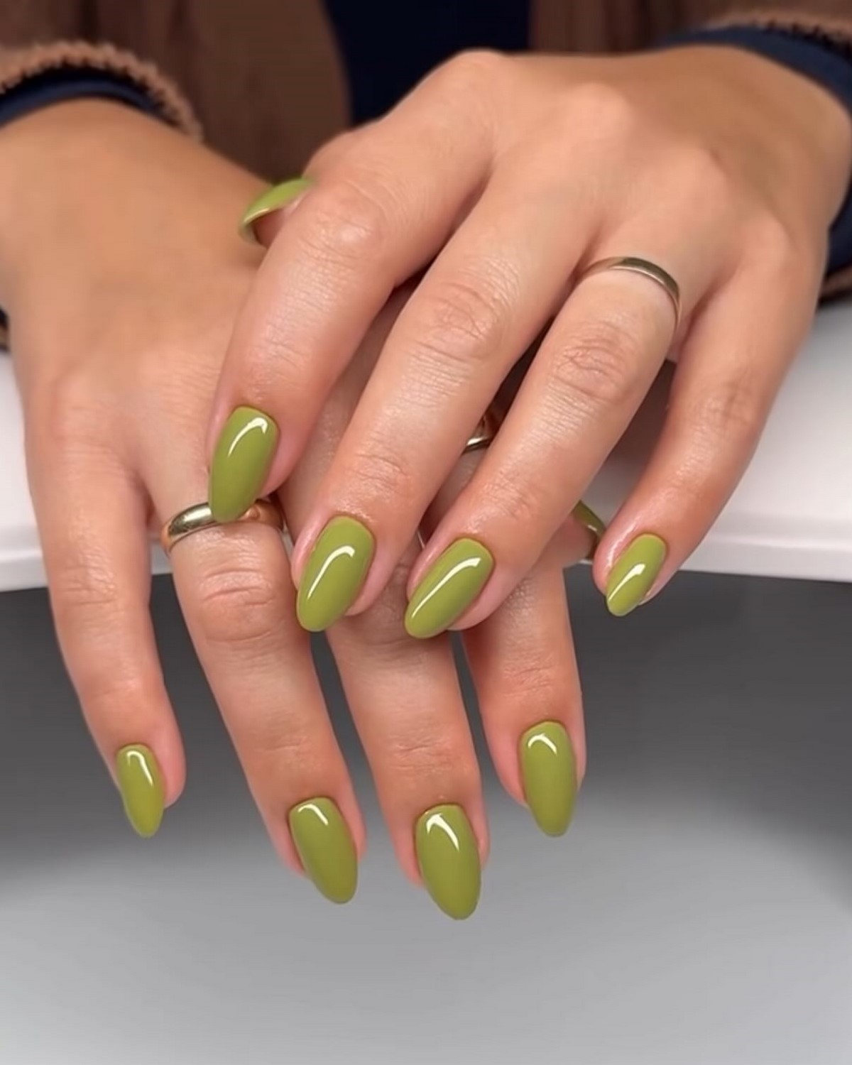Самый модный цвет на ногтях прямо сейчас, и это зеленый