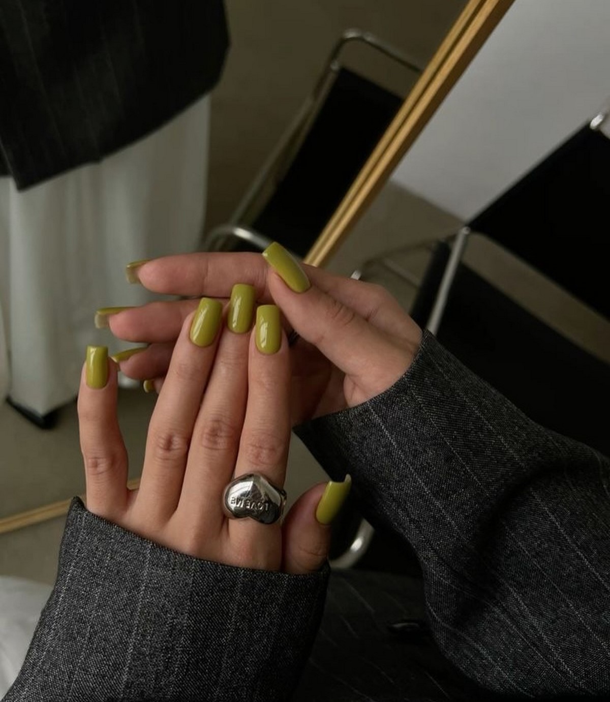 Весенний маникюр 2026: 7 оттенков, которые выглядят дороже нюда