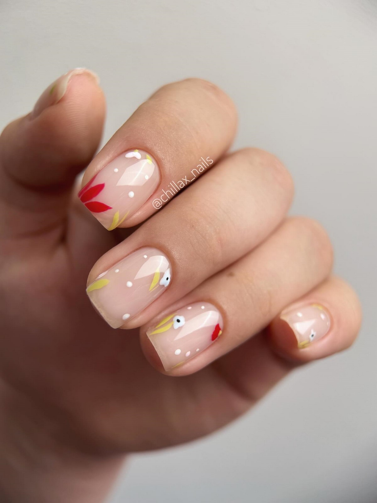 Маникюр весны 2026: оттенки, которые делают руки моложе и элегантнее