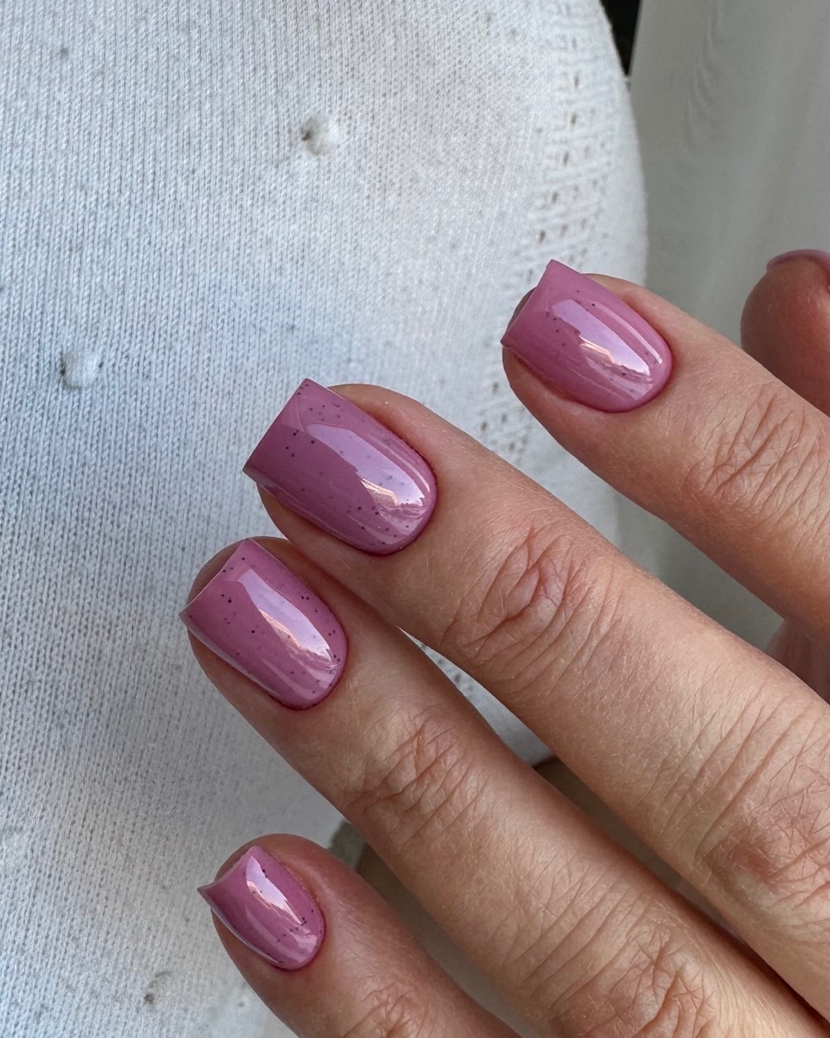 Весенний маникюр 2026: 7 оттенков, которые выглядят дороже нюда