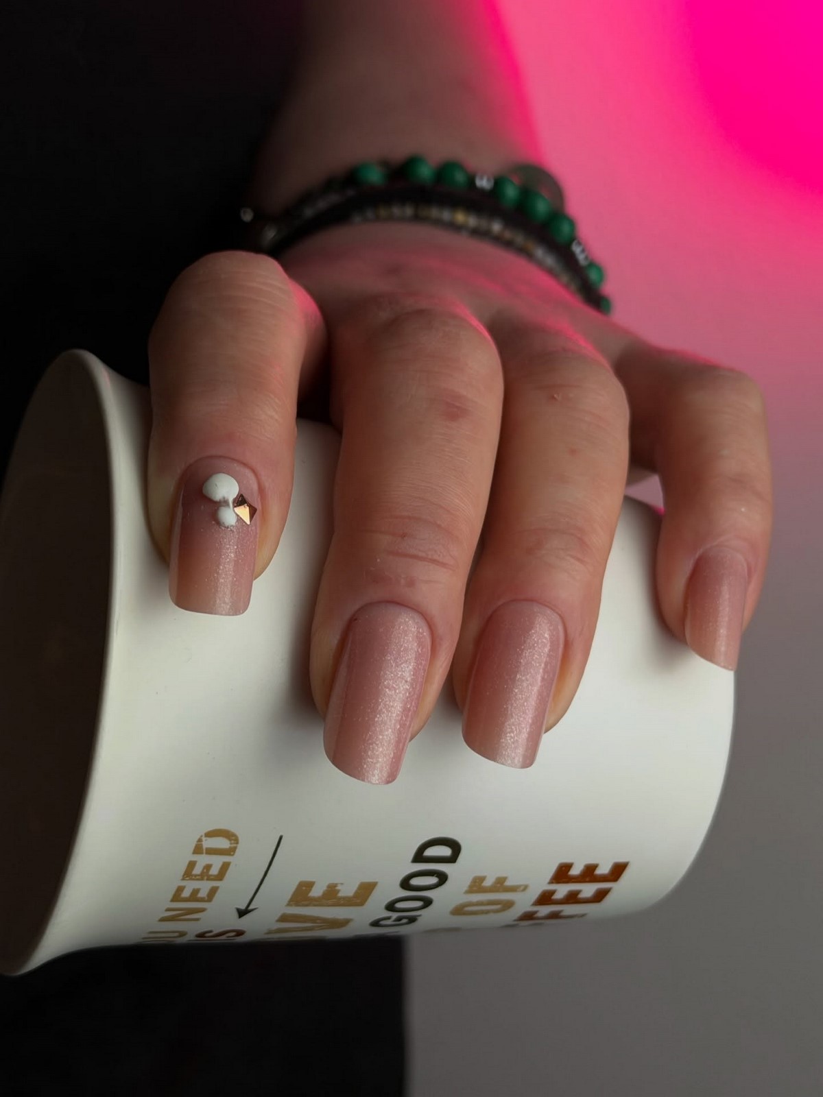 Маникюр 2026: чистый дизайн, который делает руки элегантнее