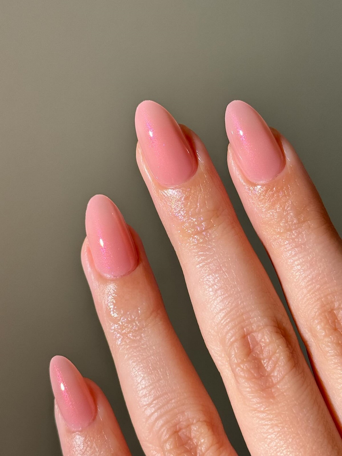 Пастельный маникюр весны 2026: самые свежие оттенки сезона