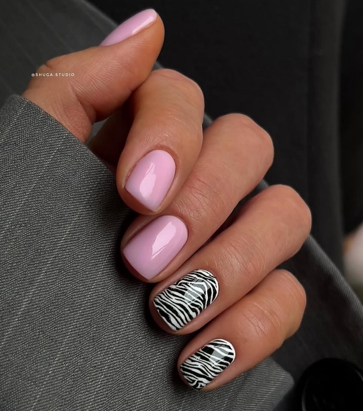 Маникюр весны 2026: оттенки, которые делают руки моложе и элегантнее