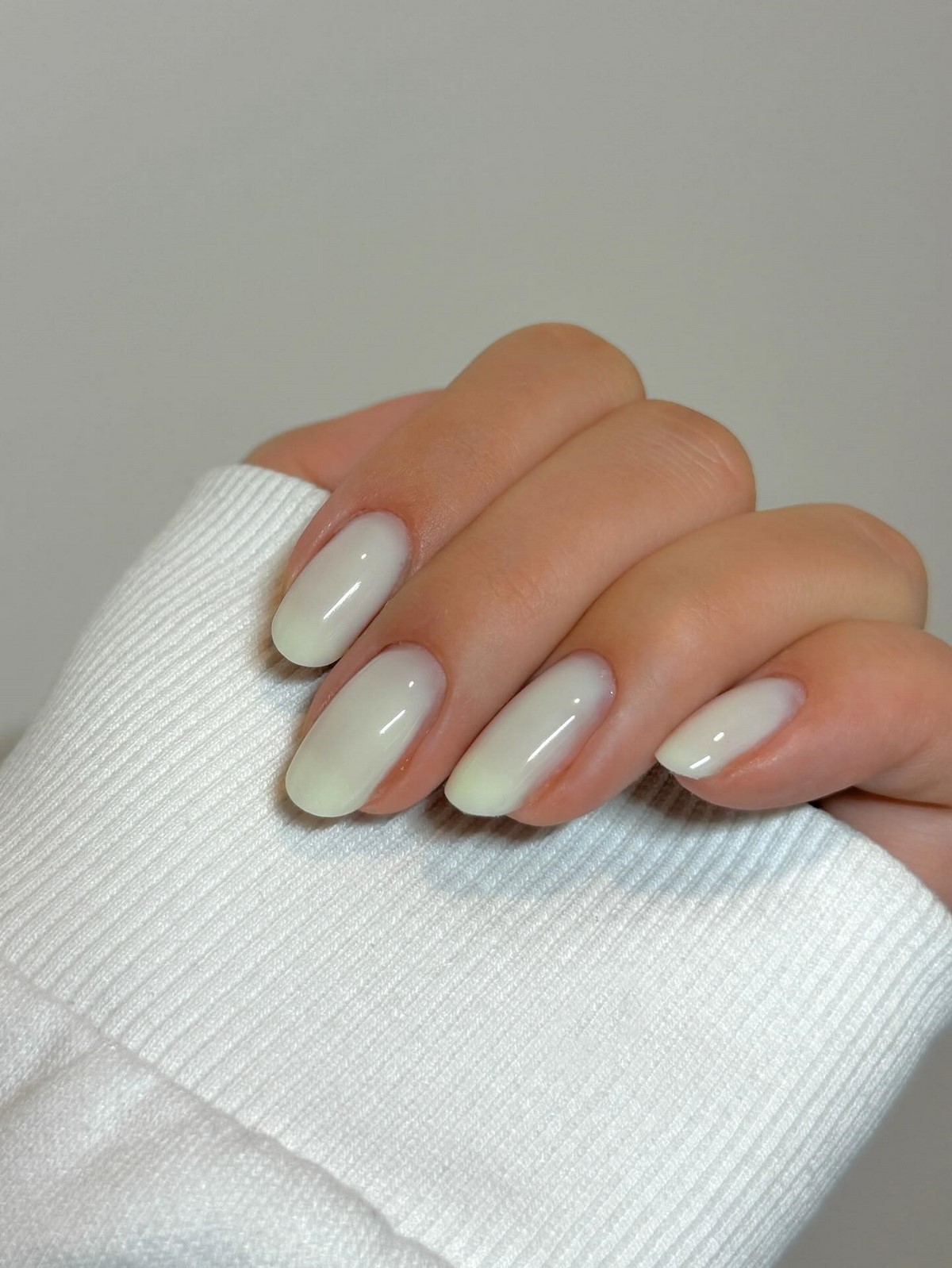 Пастельный маникюр весны 2026: самые свежие оттенки сезона