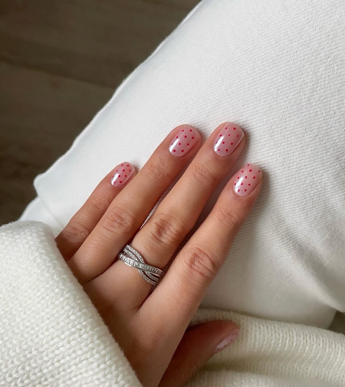 Маникюр 2026: чистый дизайн, который делает руки элегантнее