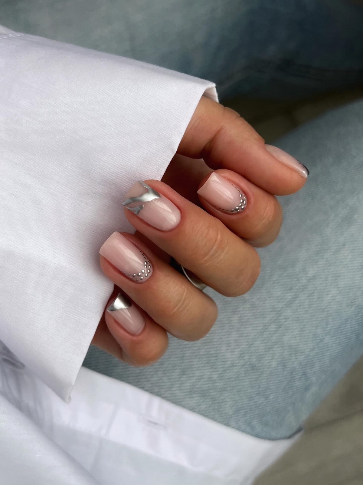 Маникюр весны 2026: оттенки, которые делают руки моложе и элегантнее