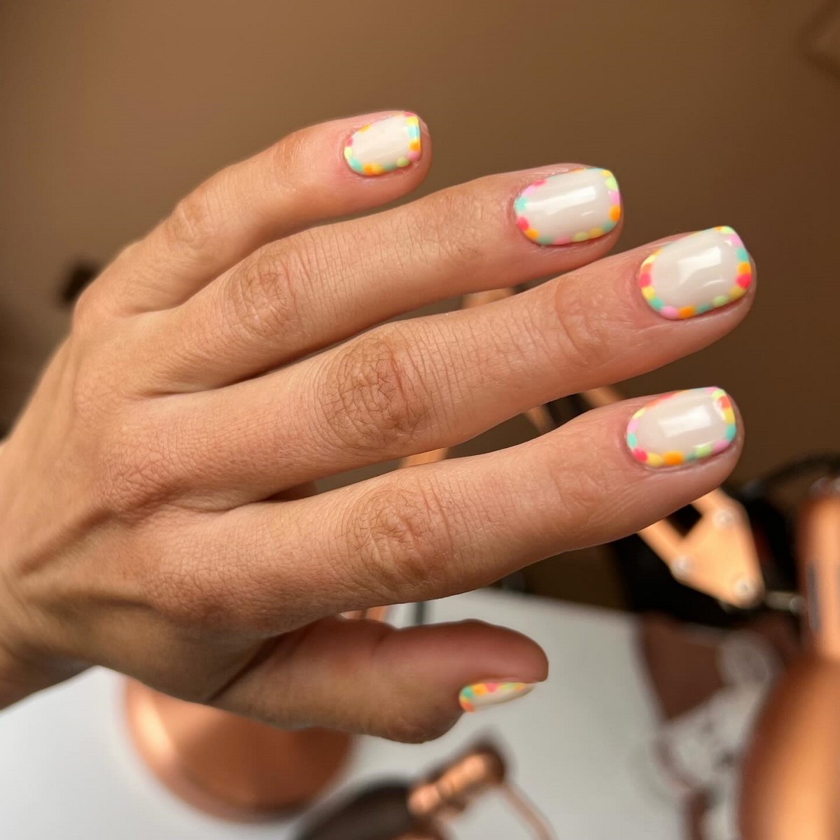 Маникюр 2026: чистый дизайн, который делает руки элегантнее