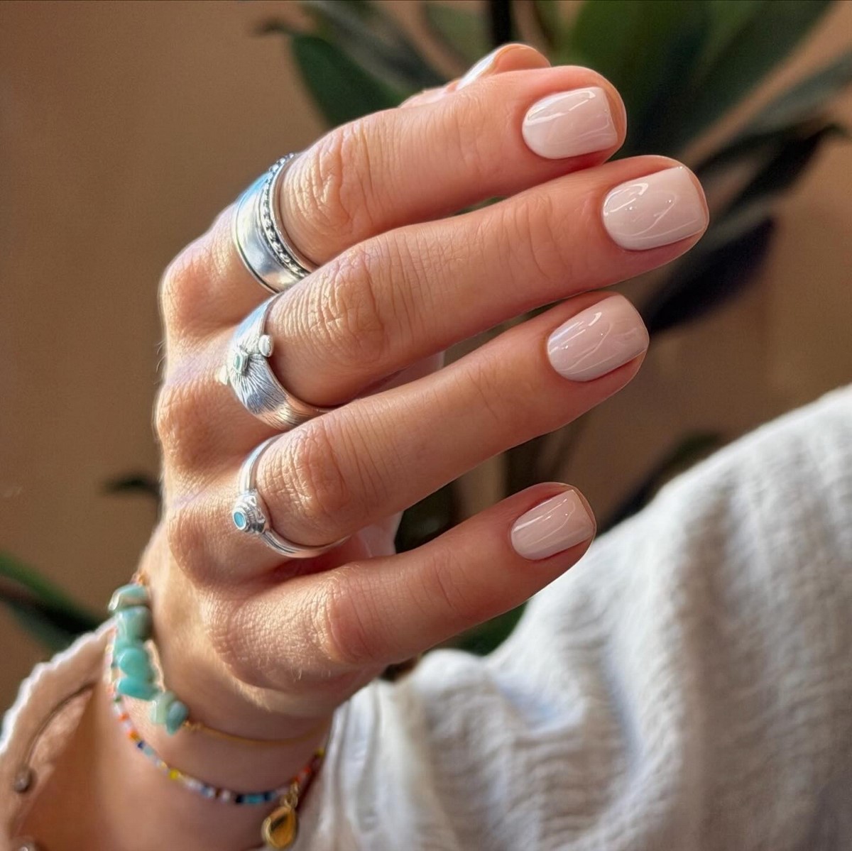 Маникюр 2026: чистый дизайн, который делает руки элегантнее