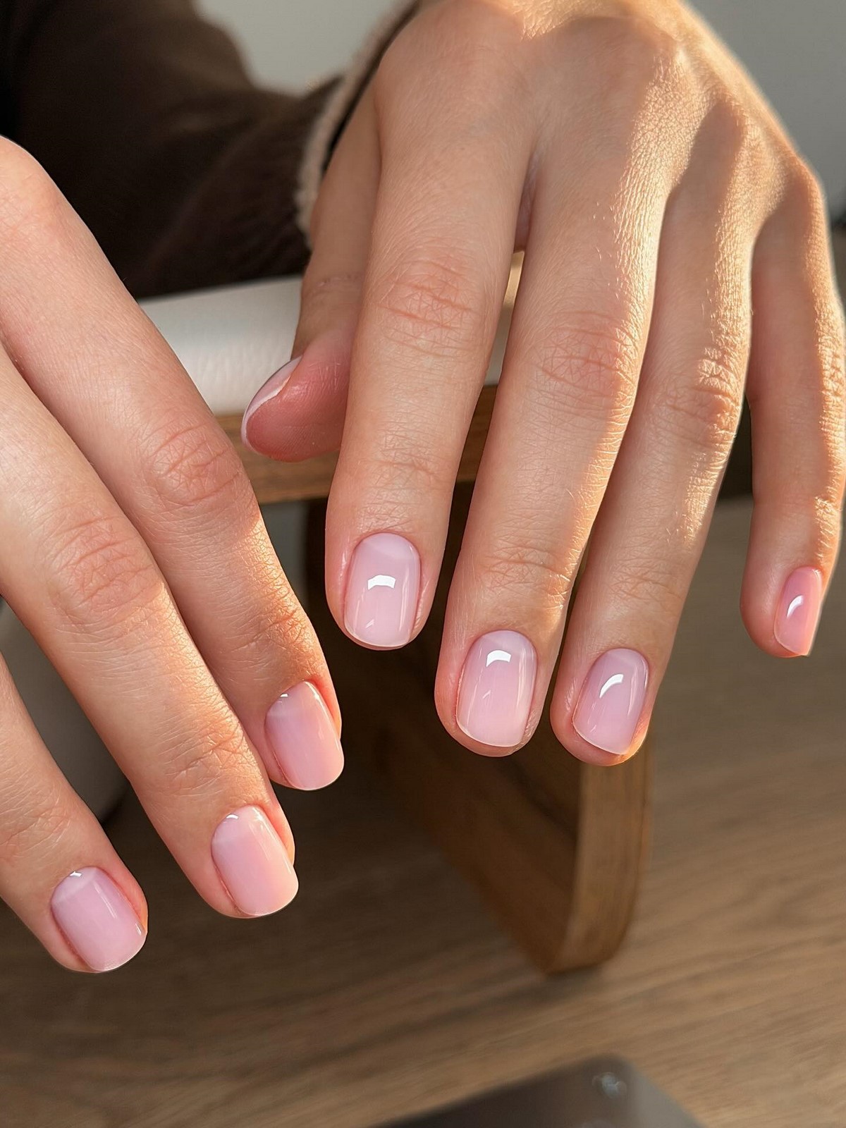 Маникюр 2026: чистый дизайн, который делает руки элегантнее