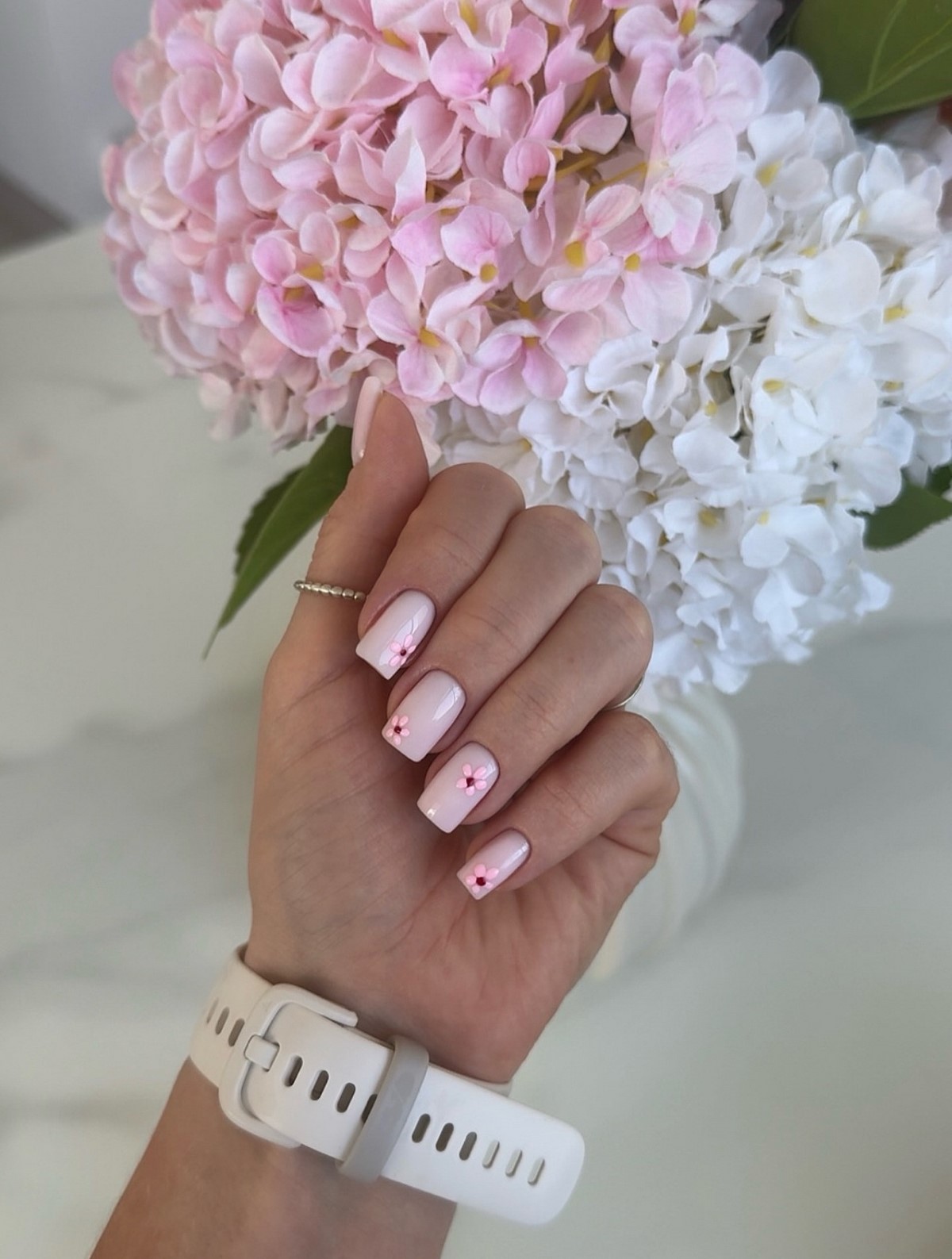 Маникюр 2026: чистый дизайн, который делает руки элегантнее