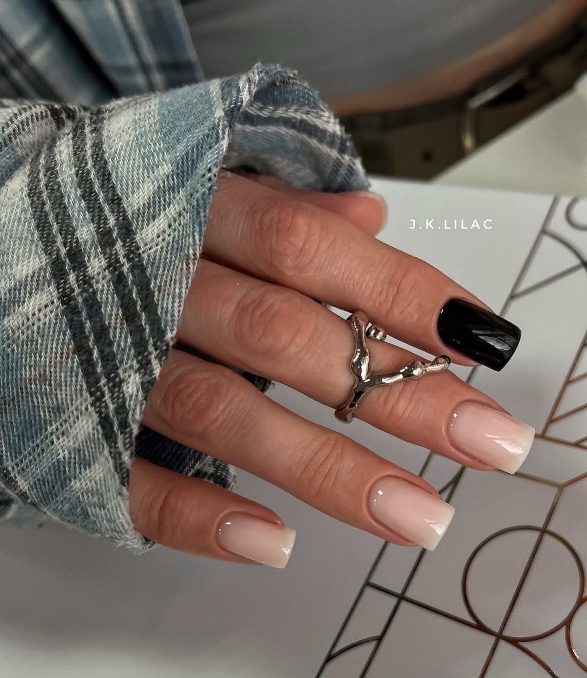 Маникюр 2026: чистый дизайн, который делает руки элегантнее