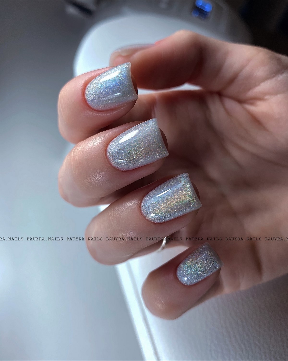 Маникюр весны 2026: оттенки, которые делают руки моложе и элегантнее