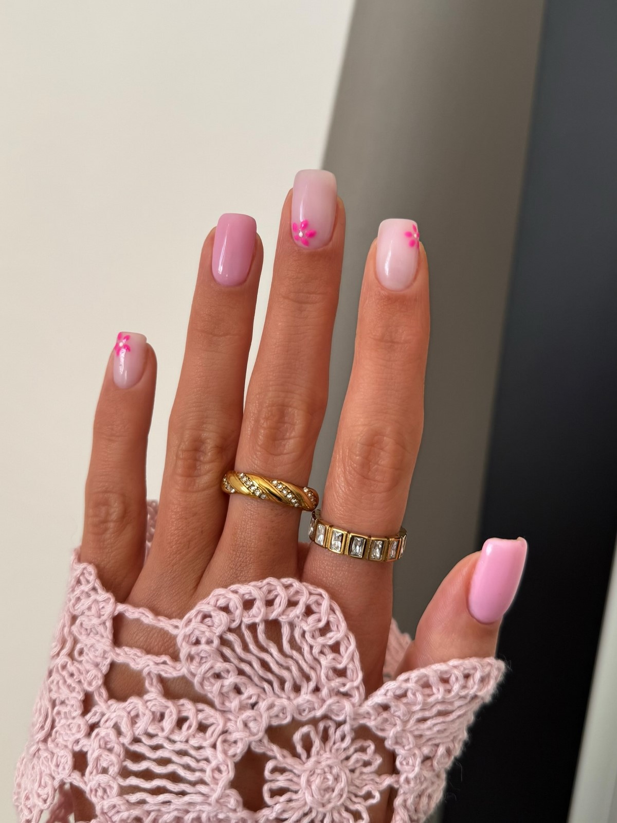 Маникюр весны 2026: оттенки, которые делают руки моложе и элегантнее