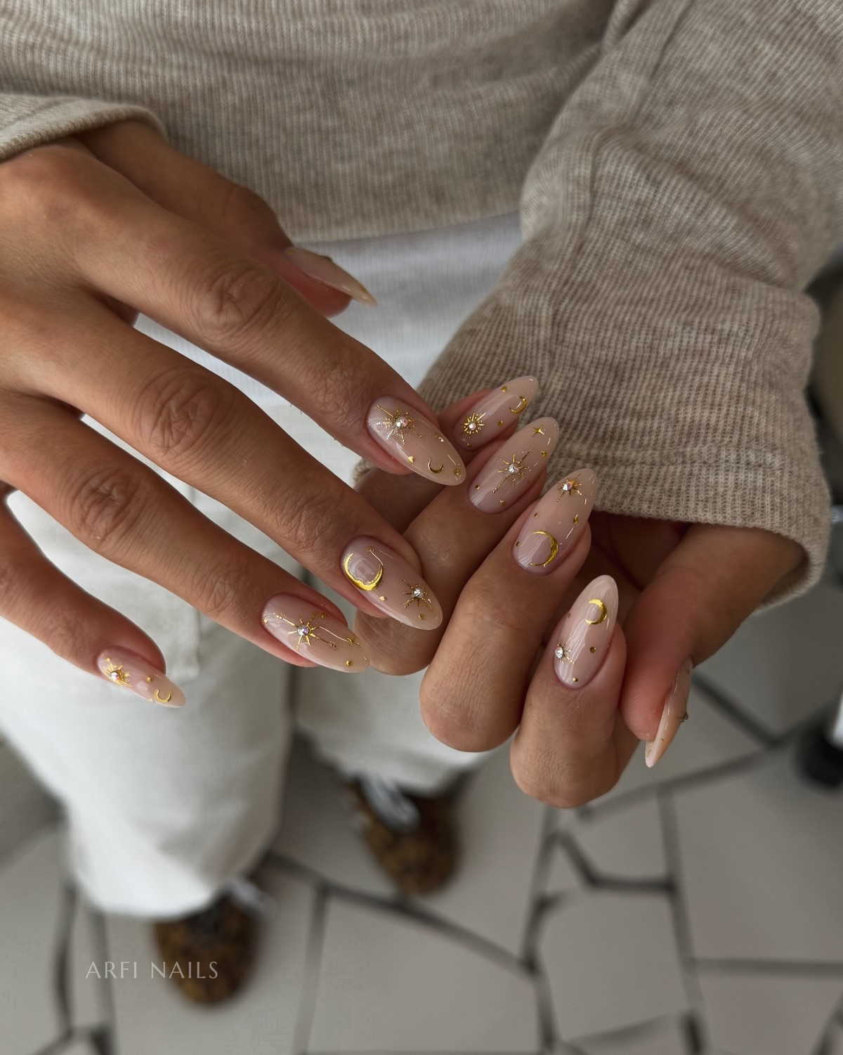 Маникюр весны 2026: оттенки, которые делают руки моложе и элегантнее