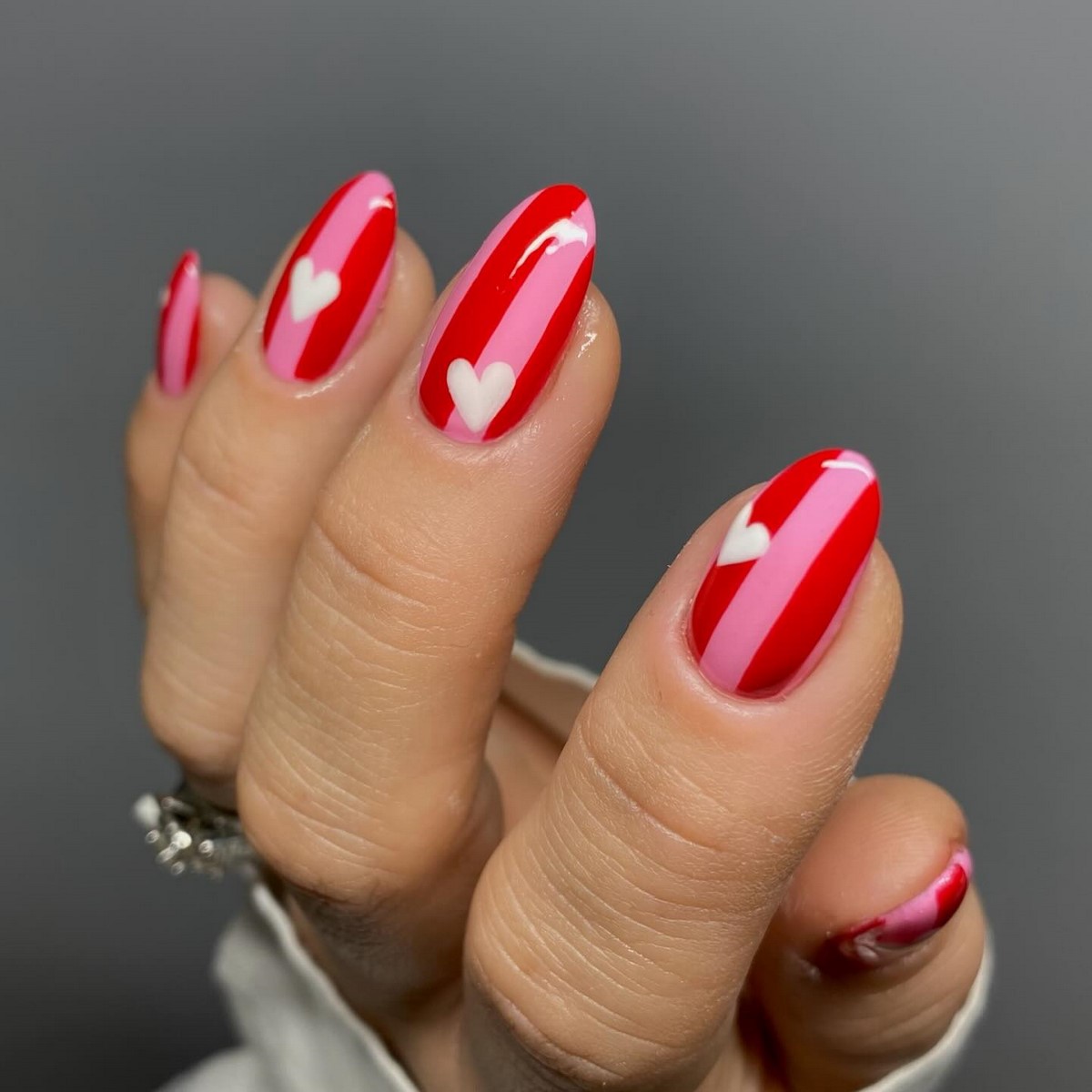 Маникюр весны 2026: оттенки, которые делают руки моложе и элегантнее