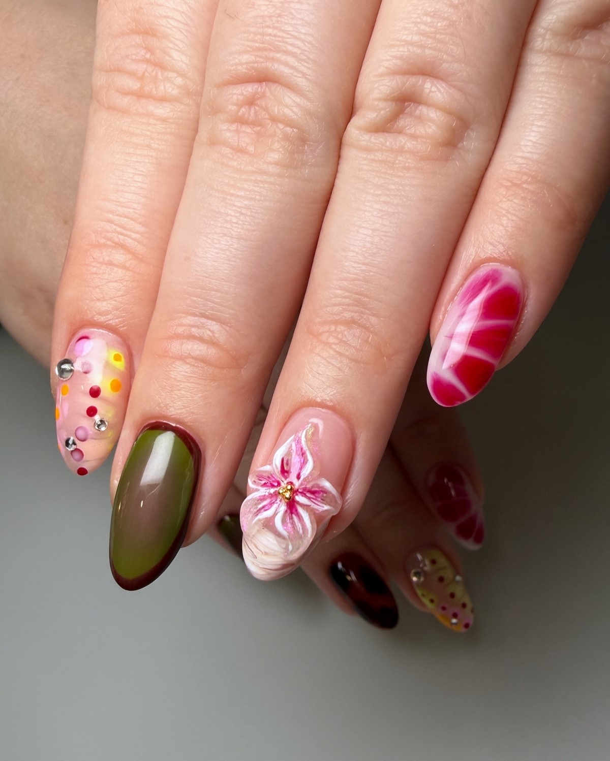 Маникюр весны 2026: оттенки, которые делают руки моложе и элегантнее