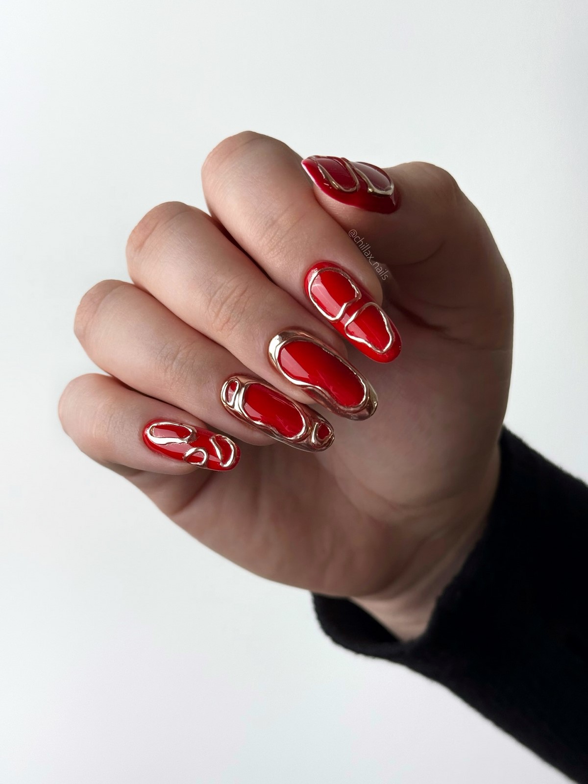 Маникюр весны 2026: оттенки, которые делают руки моложе и элегантнее