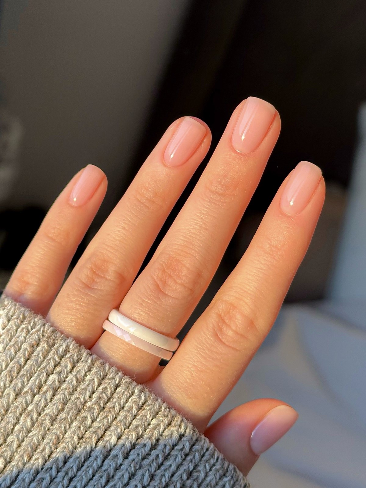 Маникюр весны 2026: оттенки, которые делают руки моложе и элегантнее