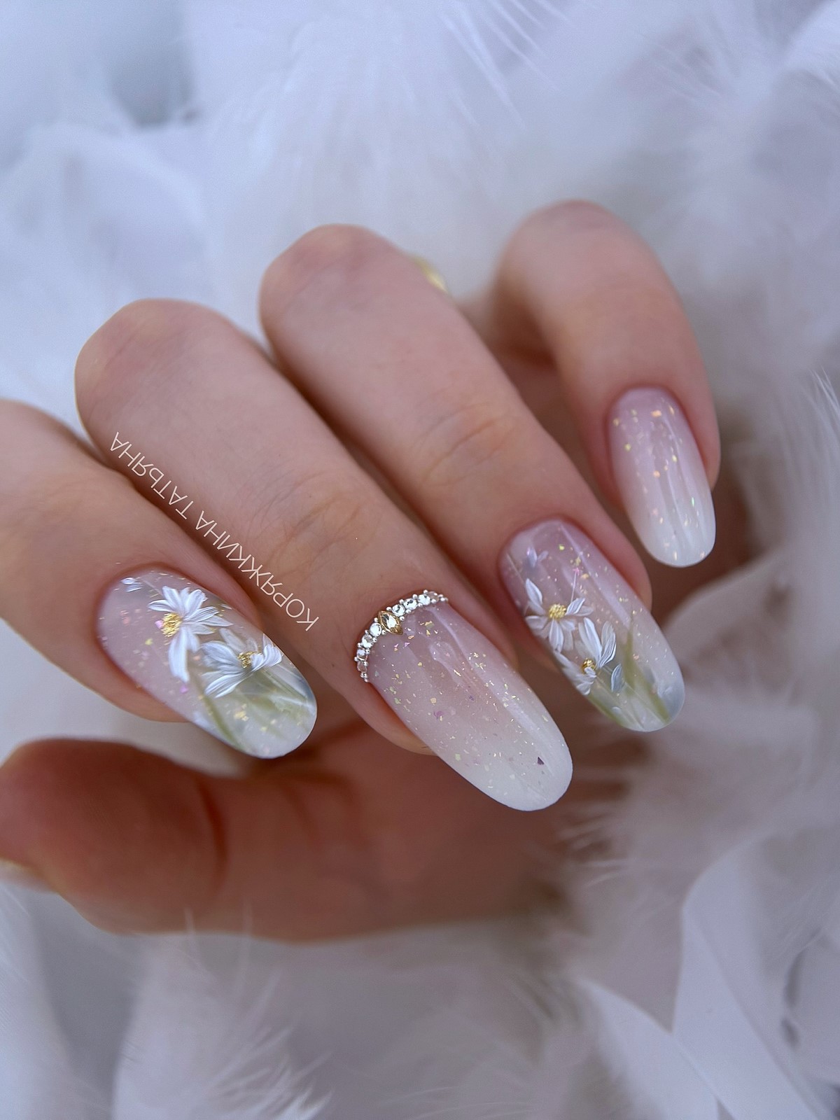 Маникюр весны 2026: оттенки, которые делают руки моложе и элегантнее