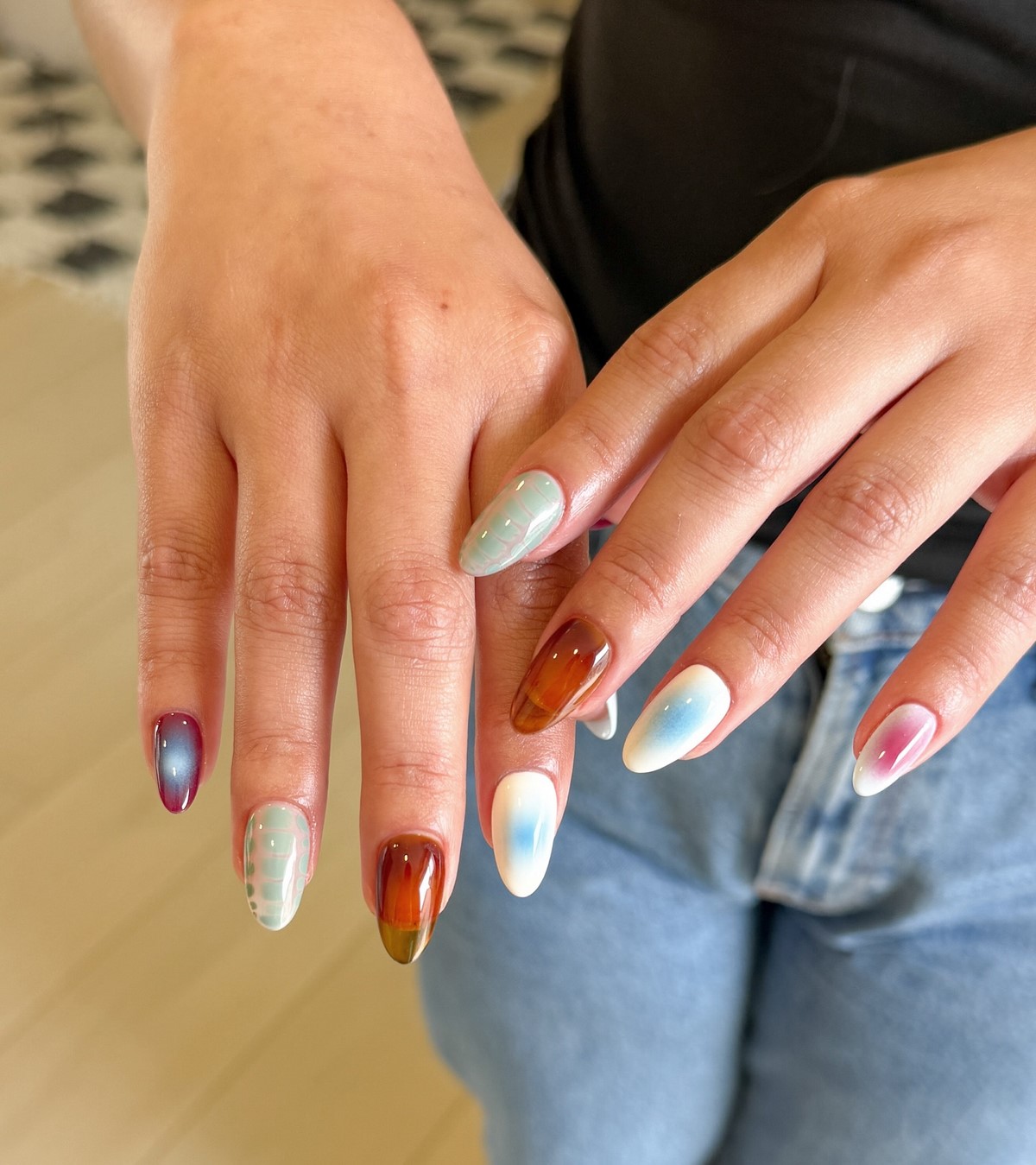 Маникюр весны 2026: оттенки, которые делают руки моложе и элегантнее