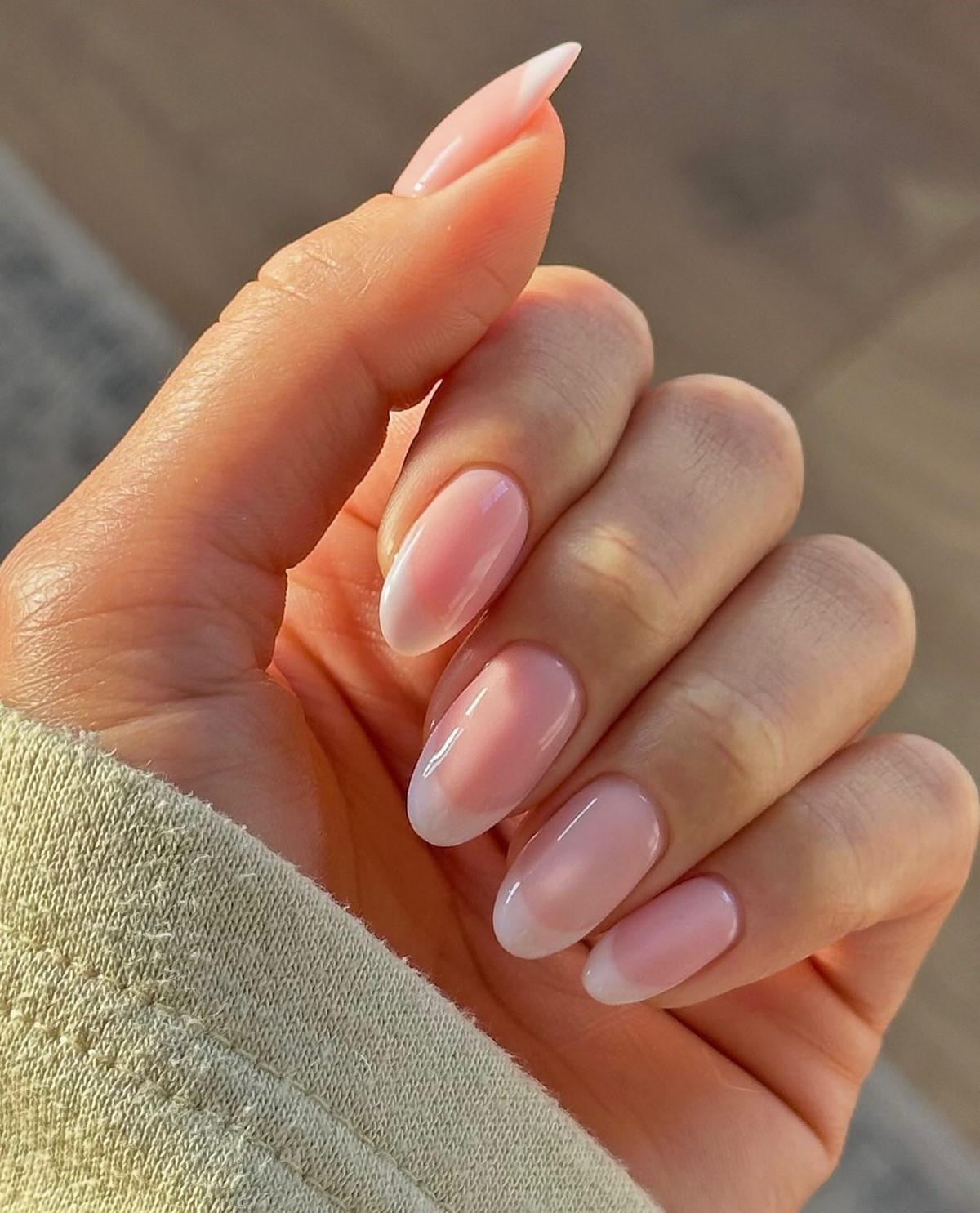 Весенний маникюр 2026: 7 оттенков, которые выглядят дороже нюда