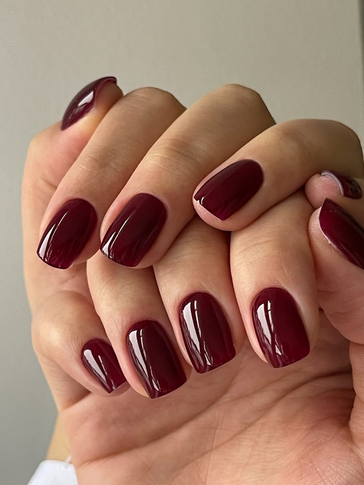 Весенний маникюр 2026: 7 оттенков, которые выглядят дороже нюда