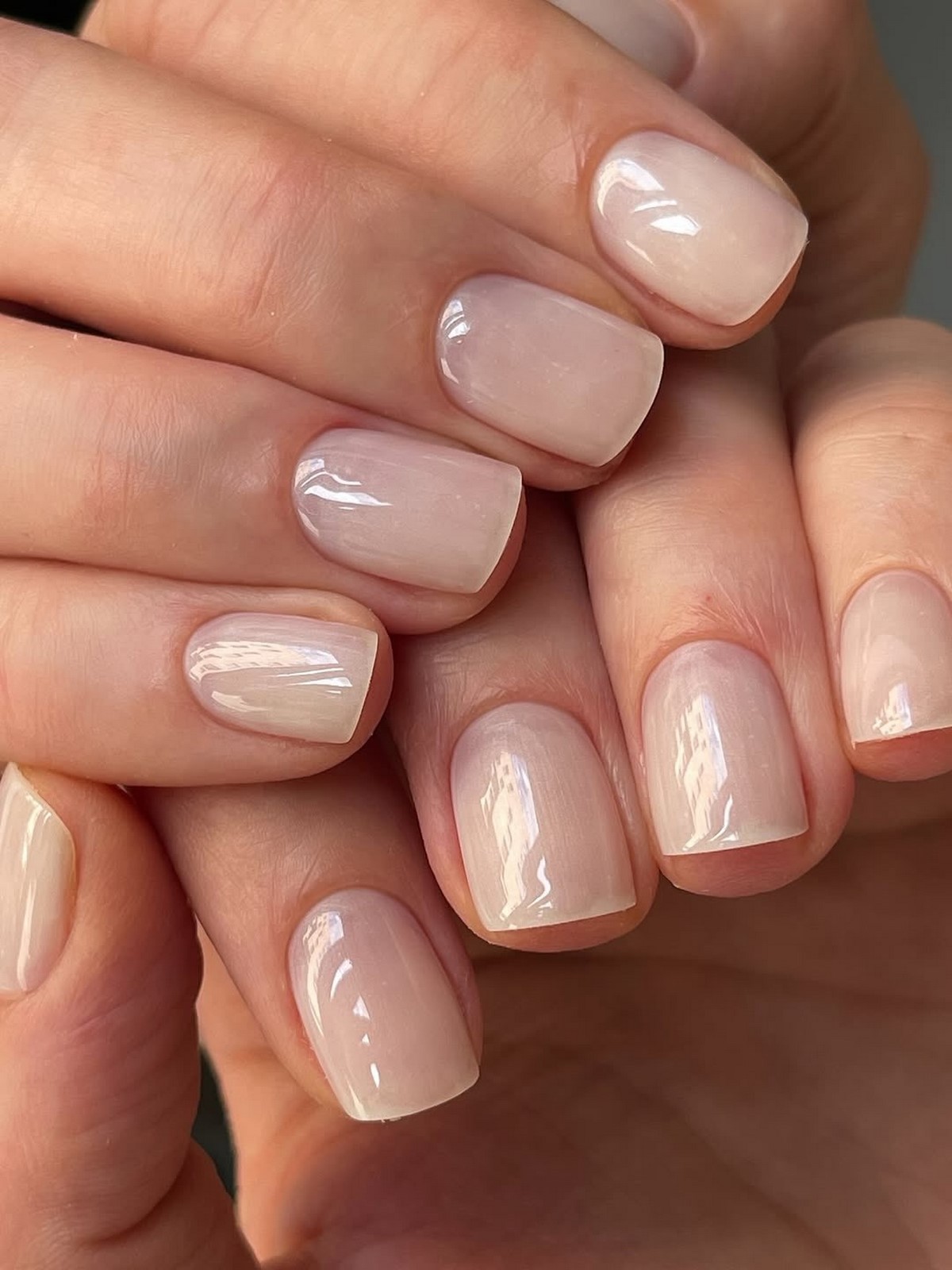 Весенний маникюр 2026: 7 оттенков, которые выглядят дороже нюда